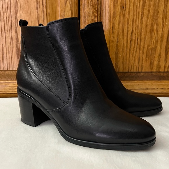 Naturalizer Shoes - NWT Naturalizer Real Leather Boots. Black. Side zipper.
